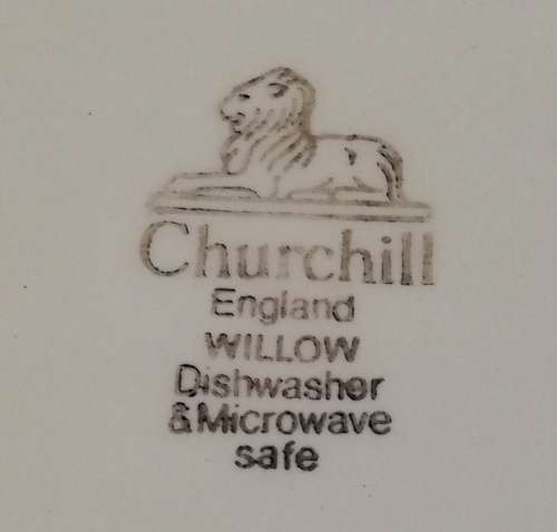 BLUE WILLOW DINNER PLATE - CHURCHILL ENGLAND