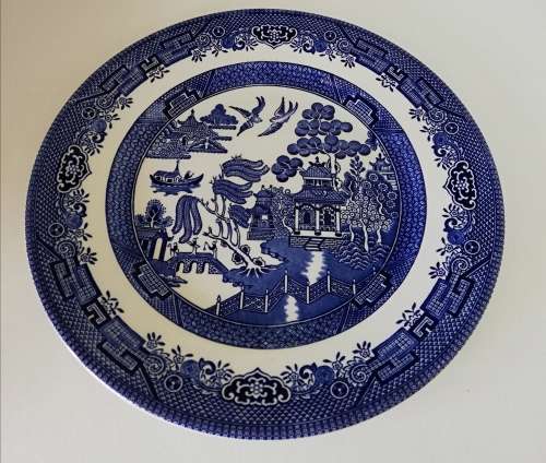 BLUE WILLOW DINNER PLATE - CHURCHILL ENGLAND