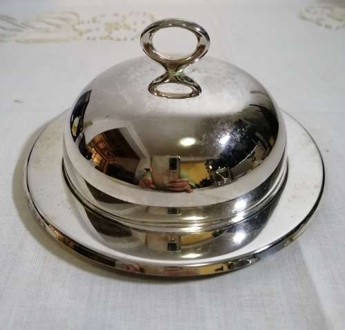 SILVERPLATED COVRED BUTTER DISH