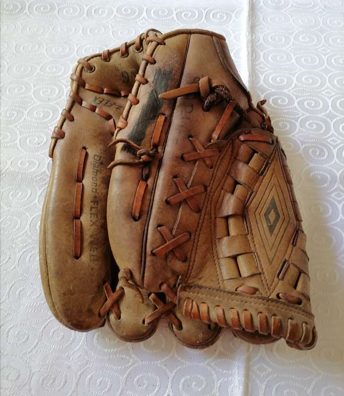 BASEBALL GLOVE - BOB GIBSON