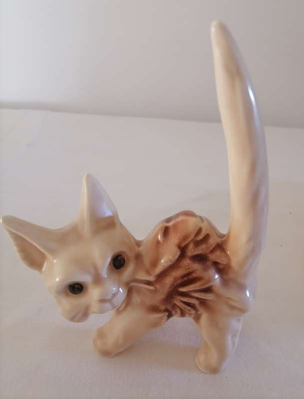 Pair of Sylvac Scaredy Cat Figurines
