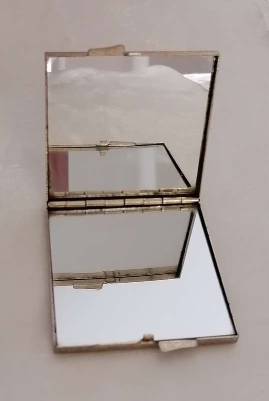 Compact Mirror