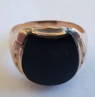9 Ct......5,6g...... Size U..... Gold Mens Ring