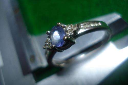 9ct White gold ring