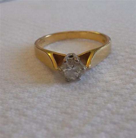 18ct Gold Engagement Ring with Diamond