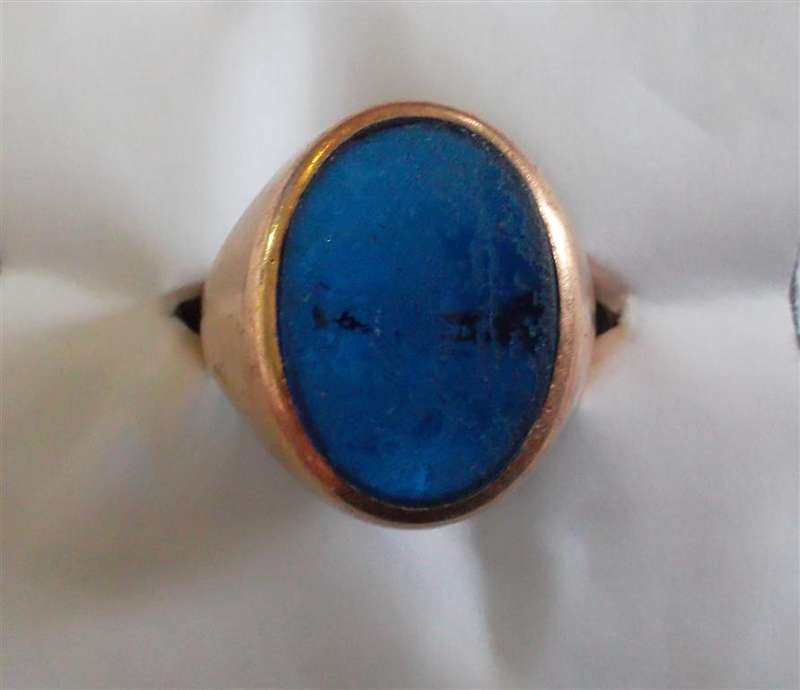 Lovely Mens  9 ct Gold Ring with Blue  Stone