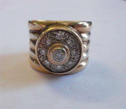Dazzling Gold Ring with Diamonds