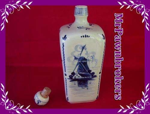 COLLECTABLE  Blue Delft Decanter