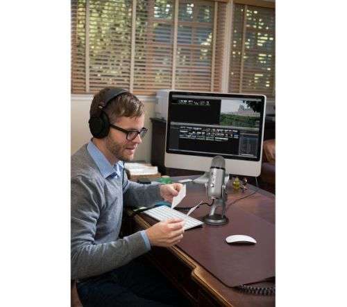 Blue Yeti USB Microphone, like new, demo, display unit