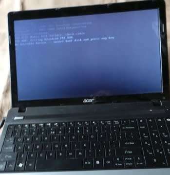Acer Core i3 laptop model E1-571 up for Grabs