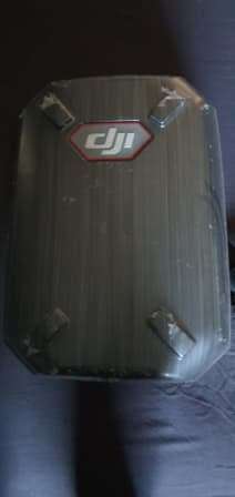 DJI Phantom 3 - Very good Condition + DJI HARD CELL Carry Case + CELLPHONE CLIP ,remote + charger.