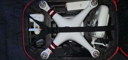 DJI Phantom 3 - Very good Condition + DJI HARD CELL Carry Case + CELLPHONE CLIP ,remote + charger.