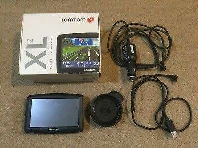 TOMTOM GPS XL2 WITH SUCTION MOUNT AND CHARGER, VERY GOOD CONDITION