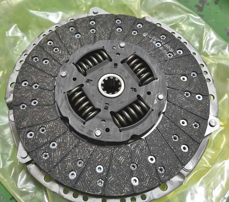 Schaeffler 630310609 Chevrolet Trailblazer 2.5L, 2.8L Clutch Kit (Clutch Plate & Pressure Plate)
