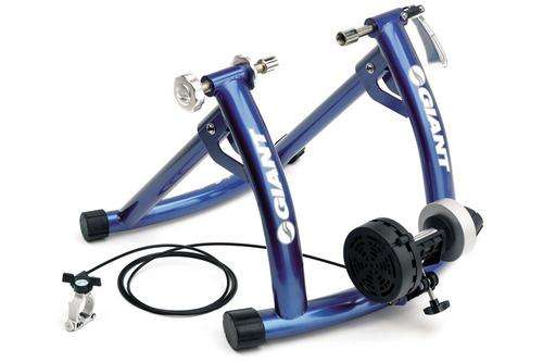 GIANT CYCLOTRON MAG 2 INDOOR OUTDOOR CYCLE TRAINER, ROAD OR MOUNTAIN BIKE.