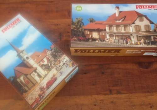 German Model Train - Digital Double Starter Set incl. some buildings.