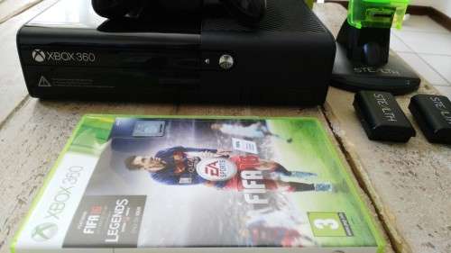Xbox 360 500GB , TWO CONTROLLERS, TWO CHARGE AND PLAY BATTERY PACK, HEAD SET,FIFA 16