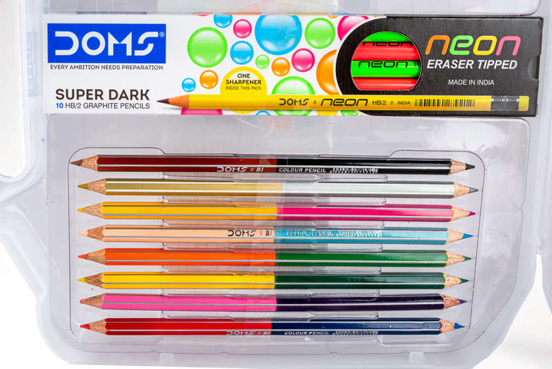 Doms Art Apps Nxt Kit With Plastic Carry Case