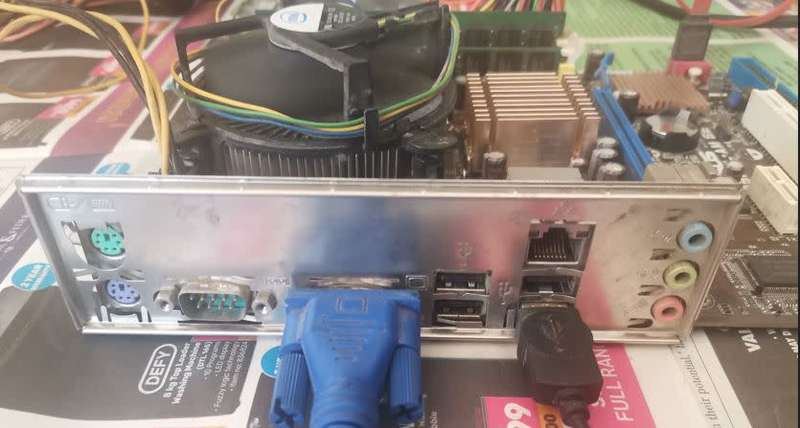 ASUS P5KPL-AM SE Motherboard with CPU, RAM & Backing Plate included - WORKING!