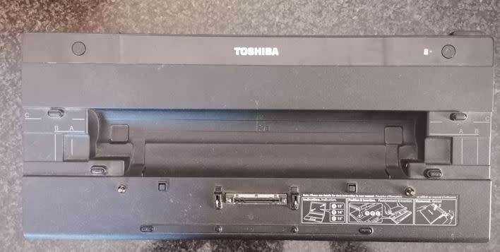 Toshiba Tecra Core i7 vPro R850- F418, 8GB RAM & 500GB HDD - Original charger and docking station