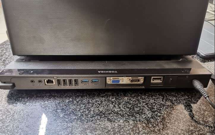 Toshiba Tecra Core i7 vPro R850- F418, 8GB RAM & 500GB HDD - Original charger and docking station