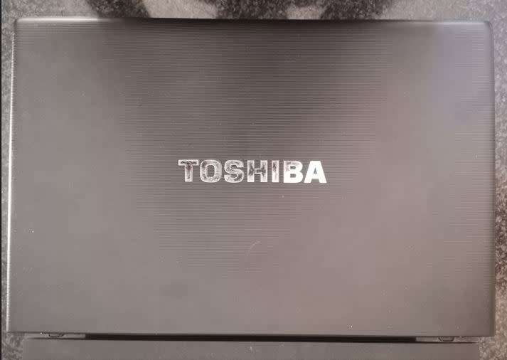 Toshiba Tecra Core i7 vPro R850- F418, 8GB RAM & 500GB HDD - Original charger and docking station