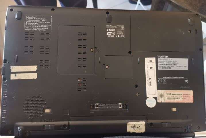 Toshiba Tecra Core i7 vPro R850- F418, 8GB RAM & 500GB HDD - Original charger and docking station