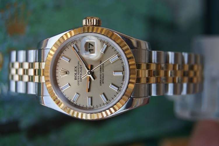ROLEX OYSTER PERPETUAL LADIES NEW SPEC  DATEJUST GOLD  2006 MODEL      MINT  WITH BOXES