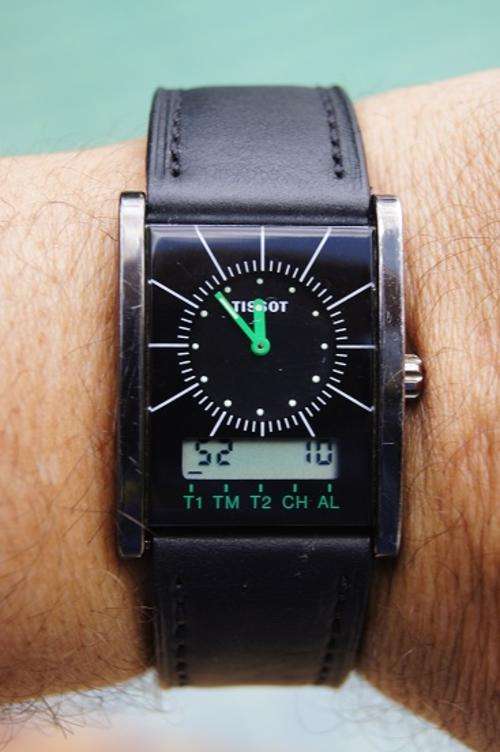 RARE VINTAGE WORKING TISSOT D377 QUARTZ ALARM DUAL DISPLAY WATCH  EXCELLENT YEAR END CLEARANCE