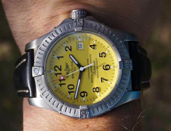 BREITLING Aeromarine Series - Avenger Seawolf 3000M   AUTOMATIC CHRONOMETRE