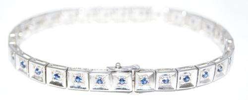 18 ct WHITE GOLD TENNIS BRACELET