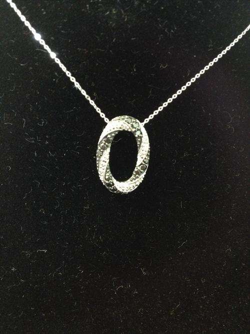 **R1 AUCTION** Ladies 9ct White Gold Necklace with White and Black Diamond Pendant