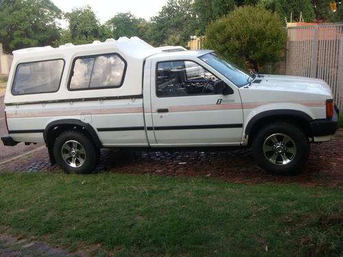 NISSAN 1 TONNER HI RIDER 1994 ### READ BEFORE BIDDING ###NO RESERVES#######