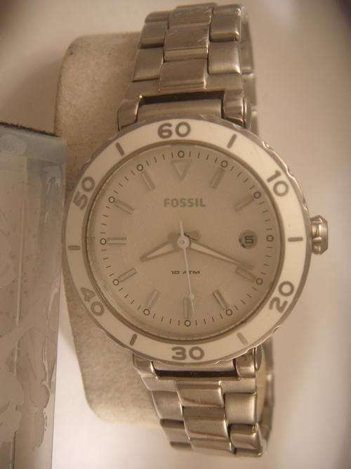 FOSSIL  LADIES WATCH   @@ NO RESERVES@@