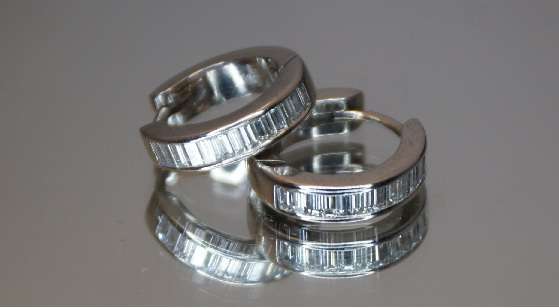 26 BAGUETTE CUT WHITE GOLD PAIR EARRINGS RRP R38 500 @@ NO RESERVES@@ GENUINE AUCTION
