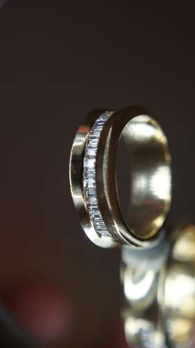 "BROWNS" 13 DIAMONDS BAGUETTE SOLID GOLD  RING #NO  RESERVES#      LIQUIDATION