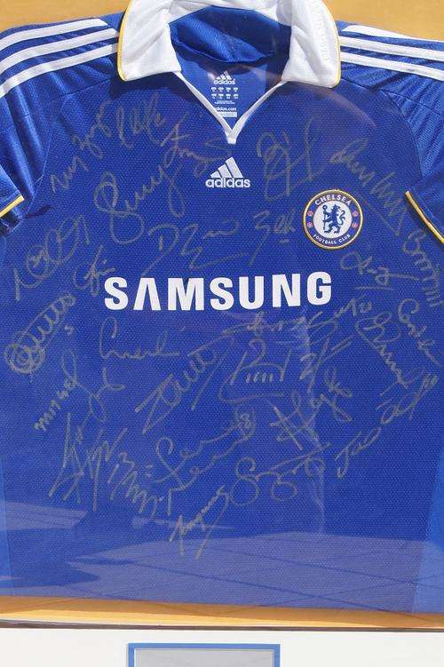 CHELSEA FC2008/2009 SQUAD ORIGINAL SOCCER SHIRT SIGNED AND FRAMED JERSEY