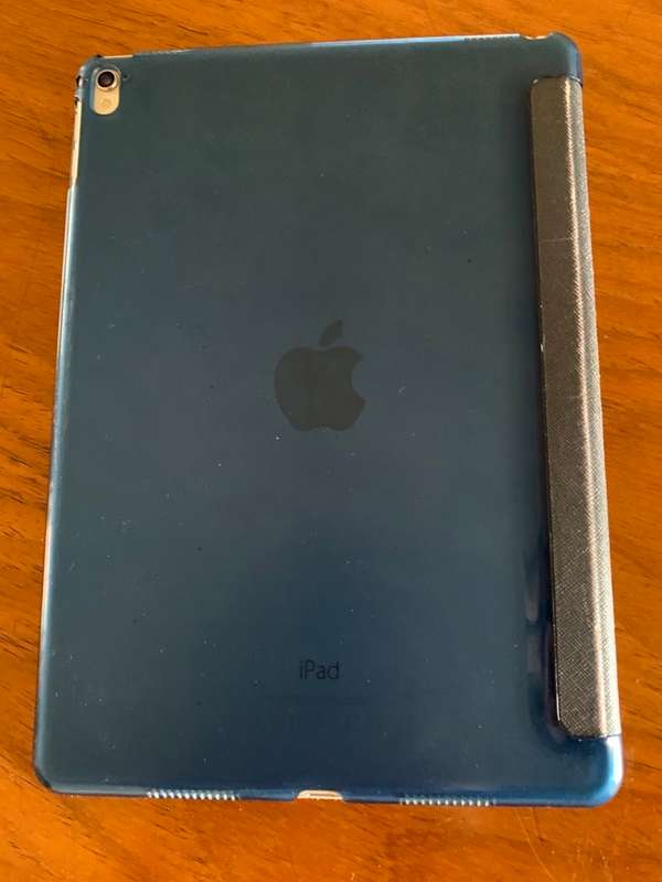 iPad Pro 9.7 WiFi 128GB White, all original accessories and in box, and Apple Pencil