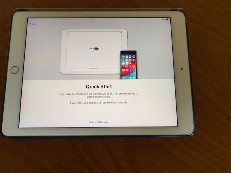 iPad Pro 9.7 WiFi 128GB White, all original accessories and in box, and Apple Pencil