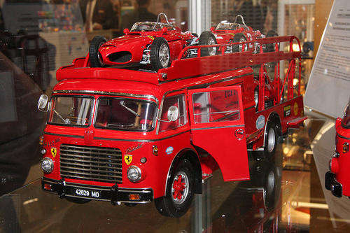 CMC FERRARI FIAT 642 RACING TRANSPORTER 1/18 MODEL OVER 3000 PARTS V RARE COLLECTIBLE BRAND NEW