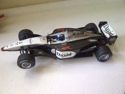 Scalextric CARRERA F1 MCLAREN MERCEDES DAVID COULTHARD 1/32 SLOT CAR