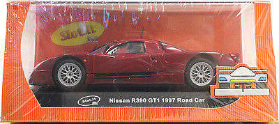 Scalextric SLOT IT NISSAN R390 GT1 LE MANS SICA04A NEW 1/32 SLOT CAR IN DISPLAY CASE
