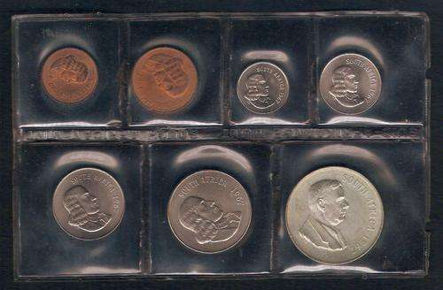 1967E SA Mint/UNC set - Verwoerd silver R1 coin