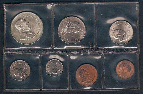 1967A SA Mint/UNC set - Verwoerd silver R1 coin