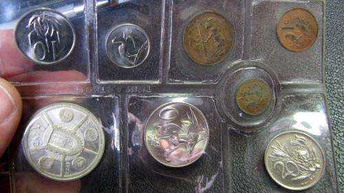 1974 Mint/UNC set - 'Commemorative 50yrs SA coins' silver R1 coin