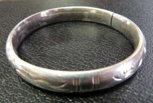 Sterling silver 'split/hindged' bangle