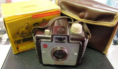 1953-1962 Kodak Brownie 'Holiday' camera - with original box & bag - in great condition