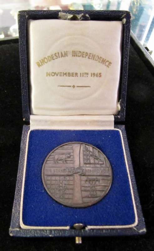 1965 Rhodesian Independence medallion - 'We stand behind you'