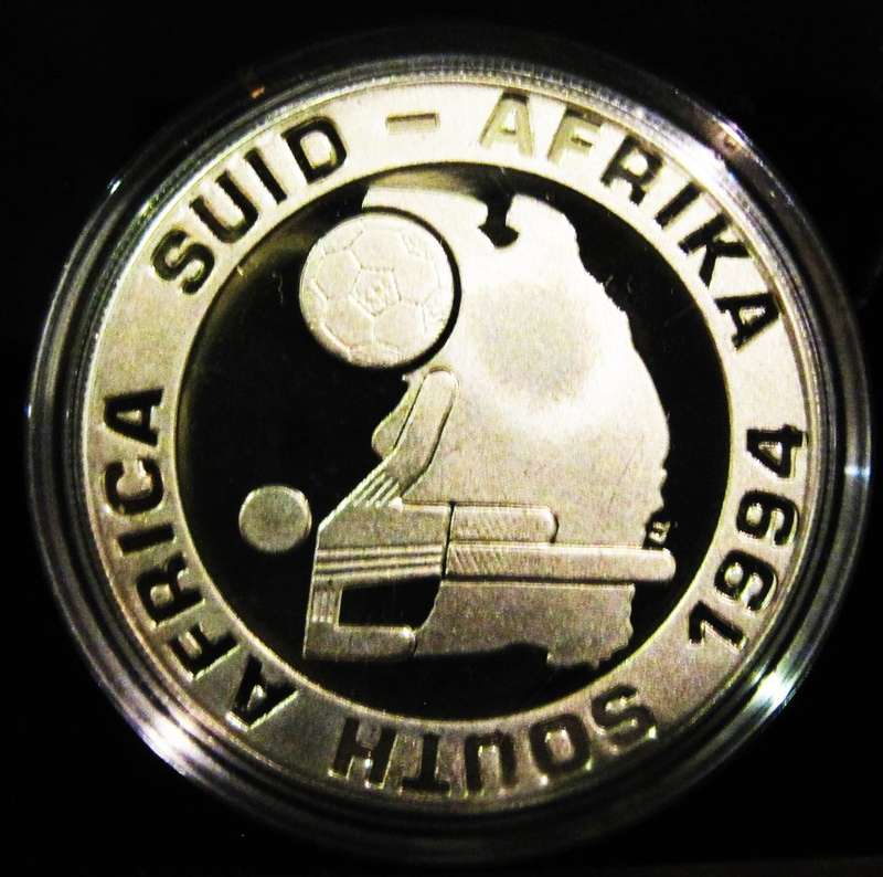 1994 Silver  R2 WORLD CUP SOCCER-1 OZ SILVER PROOF-IN BOX AS ISSUED!!