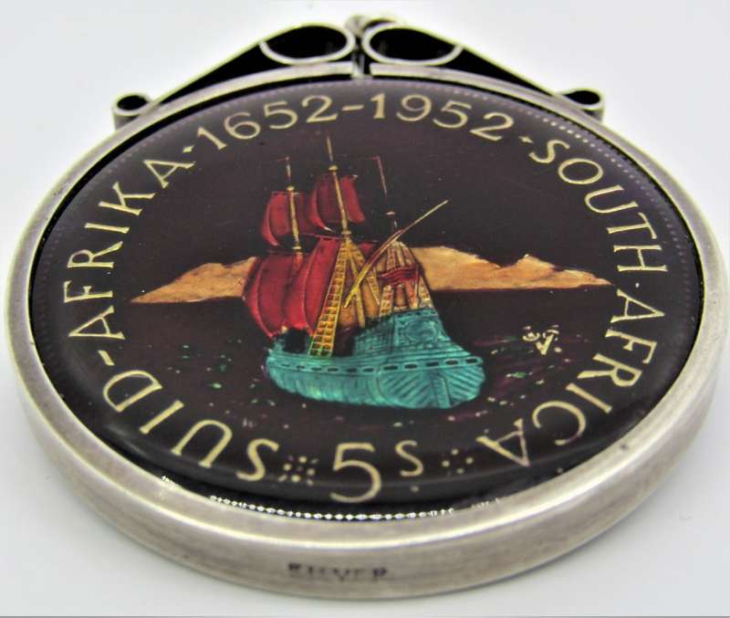"SPECTACULAR" Enamelled 1952 Union of South Africa 5 Shillings